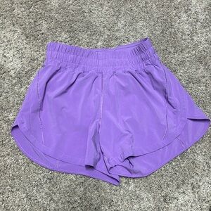 Lululemon track that high rise 3” shorts size 6 in purple blossom light